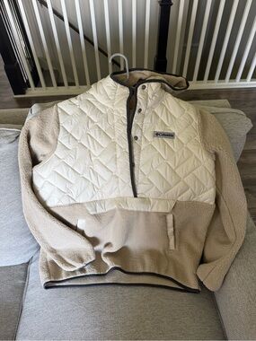 Columbia Lightweight Quilted Pullover Jacket in Cream and Tan
